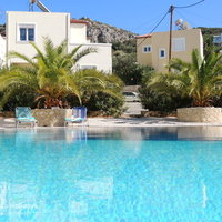 01 Villa Anastasia (behind palm) and pool
