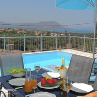 04 Anesa pool and dining terrace with sea view.