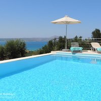 08 Azure pool with sea view