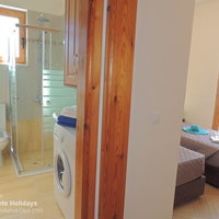 101 Giorgos Side 2 twin bedroom with en-suite shower room.