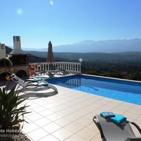 07 Lemonia pool terrace with barbeque, pizza oven and mountain view