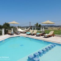 09 Provarma Hills pool terrace