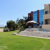 12 Provarma Hills Villa and lawn with view to mountains