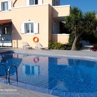 12 Olive Grove pool terrace and outside kitchen.